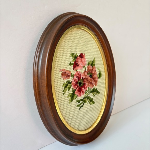 Vtg Framed Floral Needlepoint Roses Oval Wood Frame Cottage Decor Small 8.5x6.5 - Picture 2 of 4